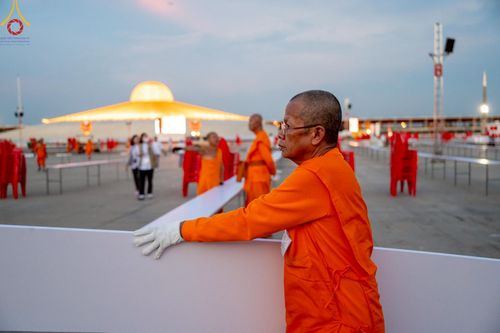 ภาพ No.219188:วันที่ 19-21 เมษายน พ.ศ. 2568 การเตรียมงานในลานธรรม , วิหารคด เพื่องานวันคุ้มครองโลก 22 เมษายน พ.ศ. 2568