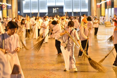 ภาพ No.121884:V.22 ต่อไป การเตรียมงาน เก็บงาน การรับบุญของเจ้าหน้าที่หน่วยงานต่างๆ เพื่อโครงการธรรมยาตรา กตัญญูบูชา มหาปูชนียาจารย์ พระมงคลเทพมุนี (สด จนฺทสโร) พระผู้ปราบมาร อนุสรณ์สถาน 7 แห่ง ปีที่ 12 ระหว่างวันที่ 2 - 31 มกราคม พ.ศ.2567