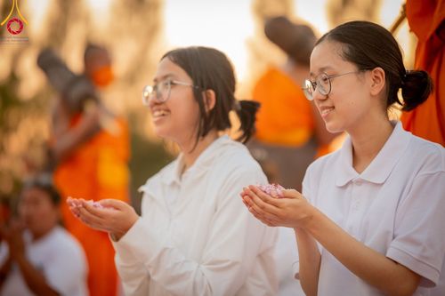 ภาพ No.107975:พิธีต้อนรับพระธรรมยาตรา ในโครงการธรรมยาตรากตัญญูบูชา มหาปูชนียาจารย์ พระมงคลเทพมุนี(สด จนฺทสโร) พระผู้ปราบมาร อนุสรณ์สถาน 7 แห่ง ปีที่ 12 วันที่ 7 มกราคม พ.ศ. 2567 ณ อนุสรณ์สถานคลองบางนางแท่น  อ.สามพราน จ.นครปฐม