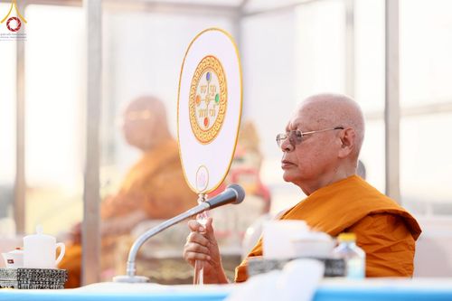 ภาพ No.221674:วันอังคารที่ 22 เมษายน พ.ศ. 2568 ภาพพิธีถวายมหาสังฆทานคณะสงฆ์ 40,000 กว่าวัดทั่วประเทศ เนื่องในวันคุ้มครองโลก ชุดที่ 2 (ปลื้มให้สมการรอคอย) ณ ลานธรรมพระมหาธรรมกายเจดีย์ วัดพระธรรมกาย