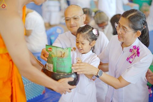 ภาพ No.240512:วันพุธที่ 27 สิงหาคม พ.ศ. 2568 พิธีตักบาตร ในวันธรรมชัย ณ วัดพระธรรมกาย จ.ปทุมธานี