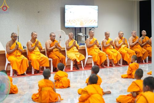 ภาพ No.61184:สามเณรออกบิณฑบาต และกิจกรรมอบรมสามเณร ในโครงการบรรพชาสามเณรฟื้นฟู พระพุทธศาสนาทั่วไทย ณ ศูนย์อบรมที่พักสงฆ์บ้านร่มเย็น จ.นราธิวาส วันที่ 2-15 เมษายน พ.ศ. 2567