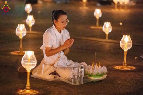 ภาพ No.266215:วันพุธที่ 5 พฤศจิกายน พ.ศ. 2568 (วันพระ ขึ้น 15 ค่ำ เดือน 12) พิธีจุดประทีปโคมลาน, โคมลอย และลอยกระทง ถวายประทีปเป็นพุทธบูชา สร้างความสว่างไสวให้กับแผ่นดินด้วยแสงธรรม ณ พุทธอุทยานนานาชาติ จังหวัดหนองคาย