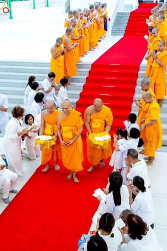 ภาพ No.227814:วันเสาร์ที่ 31 พฤษภาคม พ.ศ.2568 พิธีถวายผ้าไตรแด่สามเณรผู้เข้ารับการอุปสมบท , พิธีอุปสมบทสามเณรเตรียม DCI วัดพระธรรมกาย จ.ปทุมธานี