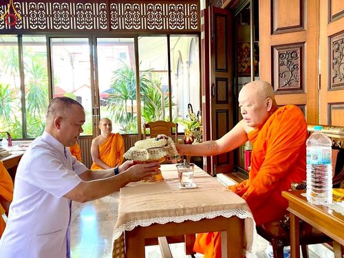 ภาพ No.223263:วันที่ 2 -10 พฤษภาคม พ.ศ. 2568 พิธีตัดปอยผม ปลงผม พิธีขอขมาลาอุปสมบทอุทิศชีวิต ของอุบาสก พิสิทธิ์ หมื่นแกล้ว  ณ วัดพระธรรมกาย