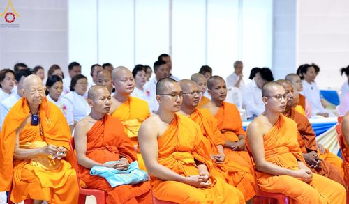 ภาพ No.137281:พิธีตักบาตร และปฏิบัติธรรม ในวันวิสาขบูชา วันพุธที่ 22 พฤษภาคม พ.ศ. 2567 ( วันพระขึ้น15 ค่ำ เดือน 6 ) ณ วัดพระธรรมกาย จ.ปทุมธานี