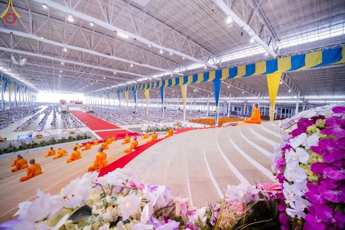 ภาพ No.136678:พิธีตักบาตร พิธีบูชาข้าวพระ ในวันอาทิตย์ต้นเดือนที่ 5 พฤษภาคม พ.ศ. 2567 ณ วัดพระธรรมกาย จ.ปทุมธานี