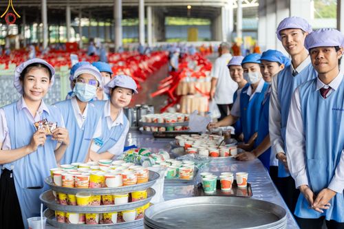 ภาพ No.58933:V.40 ภัตตาหารพระหมื่นวัด เราจัดให้ การปฏิบัติงานของเจ้าหน้าที่และอาสาสมัคร เพื่อรับบุญในการถวายภัตตาหาร แด่คณะสงฆ์ 10,000 กว่าวัดทั่วประเทศ ที่มาร่วมงานวันคุ้มครองโลก จันทร์ที่ 22 เมษายน พ.ศ. 2567 ณ วัดพระธรรมกาย