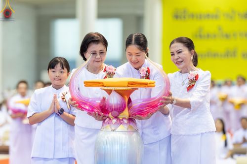 ภาพ No.160237:พิธีทอดผ้าป่าสมทบกฐินวัดพระธรรมกาย และสมทบกฐิน 30,000 วัดทั่วไทย ครั้งที่ 3 ณ สภาธรรมกายสากล วัดพระธรรมกาย วันพฤหัสบดีที่ 10 ตุลาคม พ.ศ. 2567