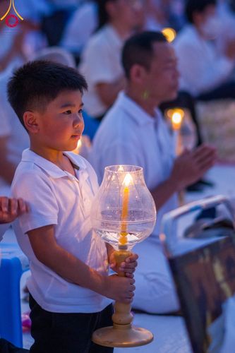ภาพ No.109688:พิธีจุดประทีปถวายเป็นพุทธบูชา และบูชาธรรมมหาปูชนียาจารย์ วันที่ 10 มกราคม พ.ศ. 2567 ณ อนุสรณ์สถานคลองบางนางแท่น อ.สามพราน จ.นครปฐม