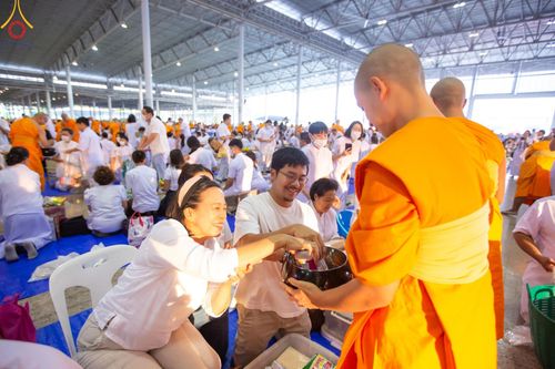 ภาพ No.207347:พิธีตักบาตร และปฏิบัติธรรมช่วงสาย ในวันมาฆบูชา วันพุธที่ 12 กุมภาพันธ์ พ.ศ. 2568 ณ วัดพระธรรมกาย จังหวัดปทุมธานี