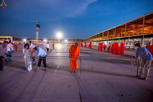 ภาพ No.225170:วันที่ 20 - 27 เมษายน พ.ศ. 2568 "ภาพแห่งความปลื้มที่ไม่มีวันจบ" คณะสงฆ์สามเณร เจ้าหน้าที่ และสาธุชน ร่วมแรงร่วมใจกันเตรียมงานและเก็บงาน เพื่อวันคุ้มครองโลก พิธีถวายมหาสังฆทานคณะสงฆ์ 40,000 กว่าวัดทั่วประเทศ