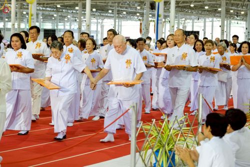 ภาพ No.251672:วันที่ 10 ตุลาคม พ.ศ. 2568 พิธีทอดผ้าป่าสมทบกฐินวัดพระธรรมกาย และสมทบกฐิน 30,000 กว่าวัดทั่วประเทศ ครั้งที่ 3 ณ สภาธรรมกายสากล วัดพระธรรมกาย