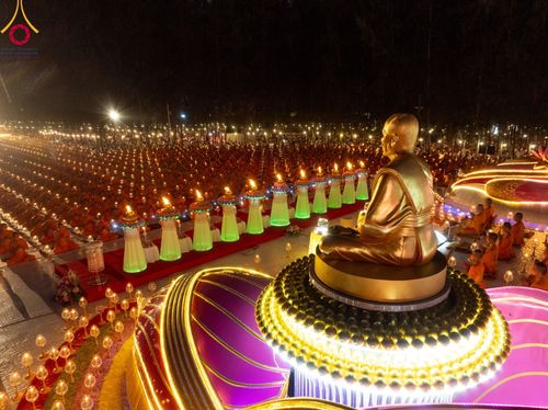 ภาพ No.107231:พิธีจุดประทีปถวายเป็นพุทธบูชา และบูชาธรรมมหาปูชนียาจารย์ ในโครงการธรรมยาตรากตัญญูบูชา มหาปูชนียาจารย์ พระมงคลเทพมุนี(สด จนฺทสโร) พระผู้ปราบมาร  อนุสรณ์สถาน 7 แห่ง ปีที่ 12  วันที่ 6 มกราคม พ.ศ. 2567 ณ อนุสรณ์สถานมหาวิหารพระมงคลเทพมุนี อ.สองพี่น้อง จ.สุพร
