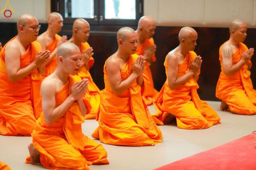 ภาพ No.159815:พิธีตัดปอยผมปลงผมนาคธรรมทายาท, พิธีบรรพชาอุปสมบทหมู่ โครงการอุปสมบทหมู่บูชาธรรม 140 ปี พระมงคลเทพมุนี (สด จนฺทสโร) ณ โบสถ์พระไตรปิฏก วัดพระธรรมกาย วันเสาร์ที่ 5 ตุลาคม พ.ศ. 2567