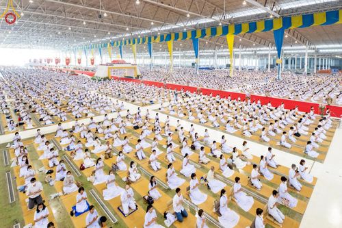 ภาพ No.205969:พิธีตักบาตร และ พิธีบูชาข้าวพระ ในวันอาทิตย์ต้นเดือน 2 กุมภาพันธ์ พ.ศ. 2568 ณ สภาธรรมกายสากล วัดพระธรรมกาย