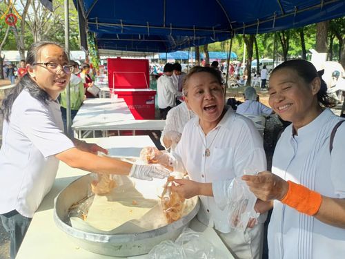 ภาพ No.111343:กิจกรรมงานวันเด็กแห่งชาติ รวมพลังเด็กเก่งและดี สร้างความดีสากล ปีที่ 6 ร่วมจัดโดย เทศบาลเมืองท่าโขลง พุทธสมาคมปทุมธานี องค์การบริหารส่วนตำบลคลองสาม ณ วัดพระธรรมกาย จ.ปทุมธานี วันที่ 13 มกราคม พ.ศ. 2567