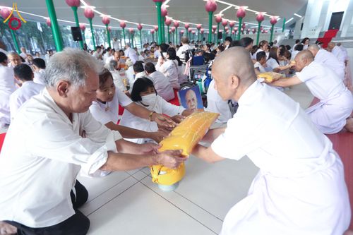 ภาพ No.298182:วันเสาร์ที่ 17 มกราคม พ.ศ. 2569 พิธีบรรพชาอุปสมบท โครงการอุปสมบทหมู่ บูชาธรรมครบ 117 ปี คุณยายอาจารย์มหารัตนอุบาสิกาจันทร์ ขนนกยูง  ณ อุโบสถพระไตรปิฎก วัดพระธรรมกาย