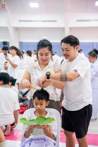 ภาพ No.320104:วันเสาร์ที่ 4 เมษายน 2569 พิธีตัดปอยผม ขอขมาผู้ปกครอง  มอบบาตร-ผ้าไตร และพิธีบรรพชาสามเณร 87 รูป  ณ ศูนย์ปฏิบัติธรรมระยอง(บ้านช่องลม)  ต.บางบุตร อ.บ้านค่าย จ.ระยอง