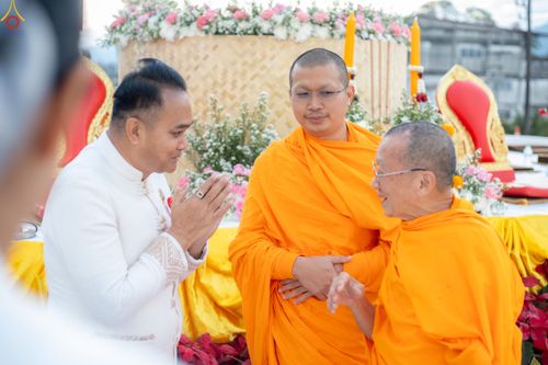 ภาพ No.281472:วันเสาร์ที่ 27 ธันวาคม พ.ศ.2568 พิธีตักบาตรพระ ๑,๐๐๐ รูป   เพื่อความเป็นสิริมงคลแก่ชีวิตและแผ่นดินไทย  มหากุศลครั้งยิ่งใหญ่แห่งปี ส่งท้ายปีเก่า ต้อนรับปีใหม่  ณ ถนนหน้าที่ว่าการอำเภอภูเรือ จังหวัดเลย