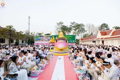 ภาพ No.297505:วันที่ 18 มกราคม พ.ศ. 2569 พิธีตักบาตรพระธรรมยาตรา ณ วัดโบสถ์บน ต.บางคูเวียง จ.นนทบุรี อนุสรณ์สถานลำดับที่ 4 สถานที่เกิดด้วยกายธรรม ในโครงการธรรมยาตรา กตัญญูบูชา มหาปูชนียาจารย์ พระมงคลเทพมุนี(สด จนฺทสโร) พระผู้ปราบมาร อนุสรณ์สถาน 7 แห่ง ปีที่ 14