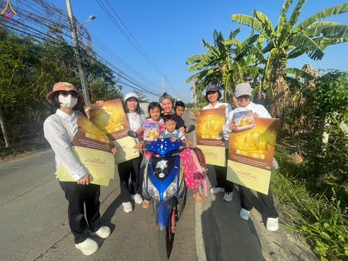 ภาพ No.300450:ภาพเบื้องหลังอาสาสมัครรวมใจ ชุดที่ 3 ในโครงการธรรมยาตรา กตัญญูบูชา มหาปูชนียาจารย์ พระมงคลเทพมุนี(สด จนฺทสโร) พระผู้ปราบมาร อนุสรณ์สถาน 7 แห่ง ปีที่ 14