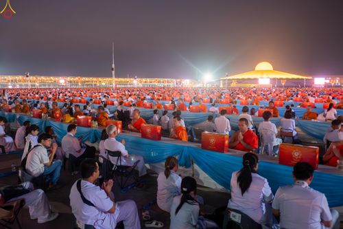 ภาพ No.324150:วันที่ 22 เมษายน พ.ศ.2569 (วันคุ้มครองโลก) พิธีถวายมหาสังฆทาน 40,000 กว่าวัดทั่วประเทศ ณ ลานธรรม พระมหาธรรมกายเจดีย์ วัดพระธรรมกาย