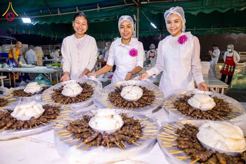 ภาพ No.300136:วันที่ 22 มกราคม พ.ศ. 2569 พิธีถวายภัตตาหารเป็นสังฆทาน แด่พระธรรมยาตรา ณ อนุสรณ์สถานบางปลา วัดบางปลา อำเภอบางเลน จังหวัดนครปฐม ในโครงการธรรมยาตรา กตัญญูบูชา มหาปูชนียาจารย์ พระมงคลเทพมุนี(สด จนฺทสโร) พระผู้ปราบมาร อนุสรณ์สถาน 7 แห่ง ปีที่ 14