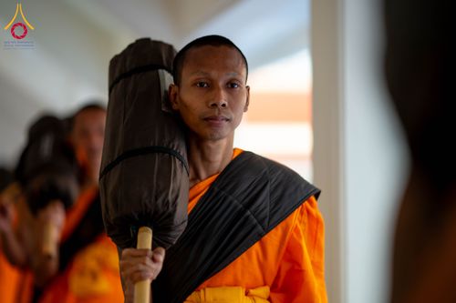 ภาพ No.297415:วันที่ 15 มกราคม พ.ศ.2569 พระธรรมยาตราปฏิบัติธรรมและถ่ายภาพหมู่ประวัติศาสตร์ อนุสรณ์สถานลำดับที่ 4 สถานที่เกิดด้วยกายธรรม  ณ วัดโบสถ์บน ต.บางคูเวียง จ.นนทบุรี ในโครงการธรรมยาตรา กตัญญูบูชา มหาปูชนียาจารย์ พระมงคลเทพมุนี(สด จนฺทสโร) พระผู้ปราบมาร อนุสรณ์ส