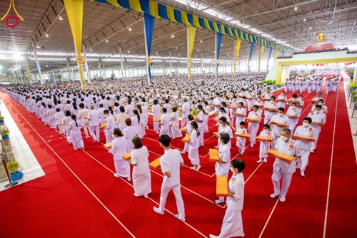 ภาพ No.92272:พิธีทอดกฐินธรรมชัยเพื่อสร้างอาคาร 115 ปี คุณยายอาจารย์มหารัตนอุบาสิกาจันทร์ ขนนกยูง อาทิตย์ต้นเดือนที่ 5 พฤศจิกายน พ.ศ. 2566 ณ วัดพระธรรมกาย จ.ปทุมธานี