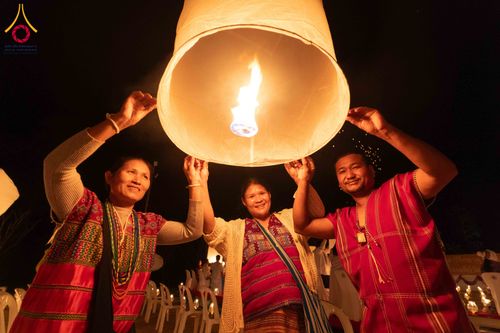 ภาพ No.309132:วันศุกร์ที่ 6 กุมภาพันธ์ พ.ศ.2569 พิธีจุดประทีปโคมลาน ปล่อยโคมลอยถวายเป็นพุทธบูชา  ณ ลานธรรมเจดีย์วัดทุ่งเจริญธรรม อ.อมก๋อย จ.เชียงใหม่