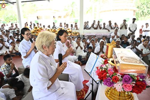 ภาพ No.278708:วันที่ 30 ตุลาคม พ.ศ.2568 กฐินสมทบต่างประเทศ โดยคณะศิษยานุศิษย์ บูชาธรรม 81 ปี หลวงพ่อธัมมชโย ณ วัดศรีสุดาสนะ รังกุต วิหาร ประเทศศรีลังกา