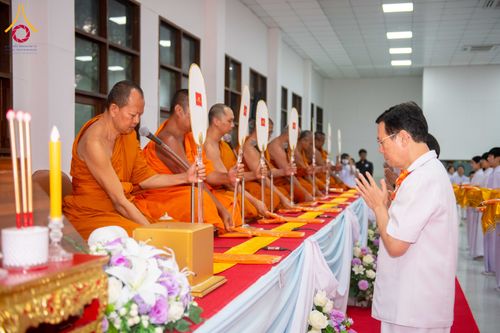 ภาพ No.316127:วันศุกร์ที่ 27 มีนาคม พ.ศ. 2569 พิธีบำเพ็ญกุศล คุณพ่อณรงค์ จินตมากุล  สิริอายุ 99 ปี 11 เดือน โยมบิดา พระครูปลัดรัตนวีรวัฒน์ (รังสฤษดิ์ อิทฺธิจินตโก) ที่ปรึกษาเจ้าคณะจังหวัดปทุมธานี เจ้าอาวาสวัดพระธรรมกาย  ณ ห้องปลูกศรัทธา 2 วัดพระธรรมกาย ปทุมธานี