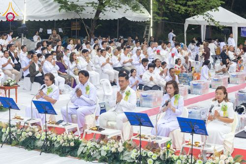 ภาพ No.285911:วันเสาร์ที่ 13 ธันวาคม พ.ศ.2568 พิธีตักบาตรพระภิกษุสามเณร 1,000 รูป ณ บริเวณหน้าอุทยานแห่งชาติเขาใหญ่ อำเภอปากช่อง จ.นครราชสีมา