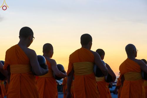 ภาพ No.69265:พิธีถวายภัตตาหารเป็นสังฆทาน แด่คณะพระธรรมยาตราฯ ในโครงการธรรมยาตราฯ ปีที่ 11 ณ อนุสรณ์สถานมหาวิหารพระมงคลเทพมุนี อ.สองพี่น้อง จ.สุพรรณบุรี วันที่ 4 และ 5 มกราคม พ.ศ. 2566