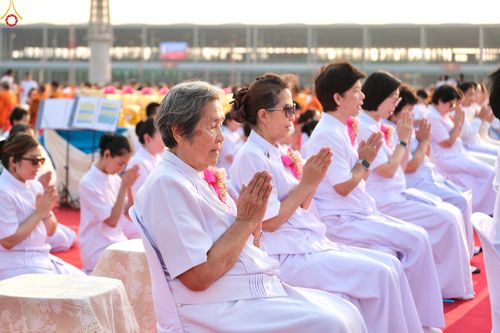 ภาพ No.324657:วันที่ 22 เมษายน พ.ศ.2569 (วันคุ้มครองโลก) บรรยากาศสาธุชน ในงานถวายมหาสังฆทาน 40,000 กว่าวัดทั่วประเทศ ณ ลานธรรม วัดพระธรรมกาย