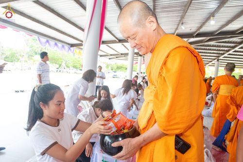ภาพ No.337062:วันเสาร์ที่ 27 มิถุนายน พ.ศ. 2569 พิธีตักบาตรแด่คณะสงฆ์ 323 วัด 4 จังหวัดชายแดนภาคใต้ พิธีถวายสังฆทานแด่คณะสงฆ์ 323 วัด ปีที่ 22 ครั้งที่ 186 พิธีมอบกองทุนหนุนแรงใจช่วยครูใต้ ปีที่ 19 ครั้งที่ 149 และพิธีทำบุญอุทิศส่วนกุศลให้ผู้วายชนม์ ณ ศูนย์ปฏิบัติธรรม