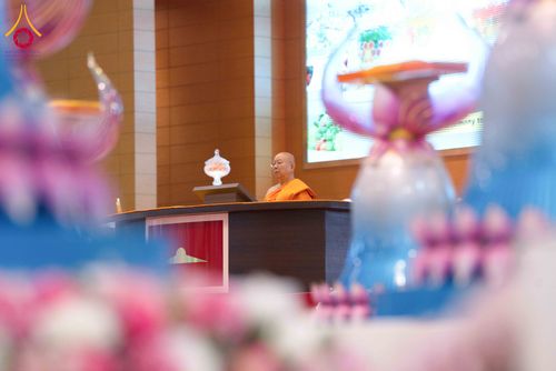 ภาพ No.318337:วันอาทิตย์ต้นเดือนที่ 5 เมษายน พ.ศ.2569 พิธีบูชาข้าวพระ ณ สภาธรรมกายสากล วัดพระธรรมกาย