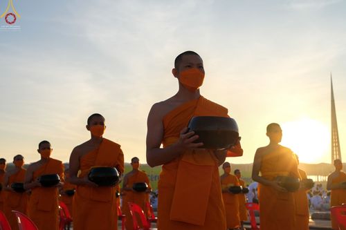 ภาพ No.68716:พิธีตักบาตรฉลองพระใหม่ วันที่ 1 มกราคม พ.ศ. 2566 ณ วัดพระธรรมกาย จ.ปทุมธานี