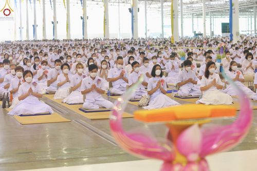 ภาพ No.65184:พิธีบูชาข้าวพระ และสาธุชนปฏิบัติธรรมร่วมกัน ในวันอาทิตย์ต้นเดือนที่ 4 ธันวาคม พ.ศ. 2565 ณ วัดพระธรรมกาย จ.ปทุมธานี