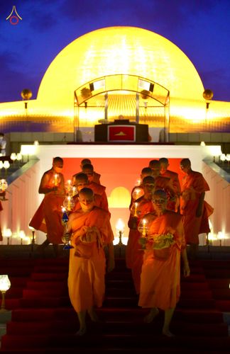 ภาพ No.81795:พิธีจุดวิสาขประทีปและเวียนประทักษิณ เนื่องในวันวิสาขบูชา วันเสาร์ที่ 3 มิถุนายน 2566 ณ ลานธรรมพระมหาธรรมกายเจดีย์ วัดพระธรรมกาย จ.ปทุมธานี
