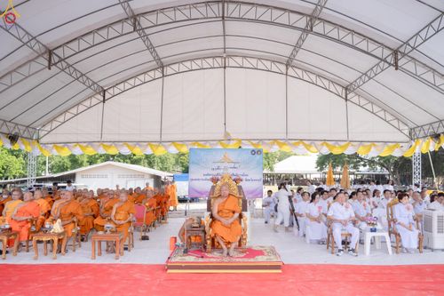 ภาพ No.331396:วันที่ 31 พฤษภาคม พ.ศ.2569 พิธีทอดผ้าป่าและตอกเสาเข็มมงคลต้นแรก องค์พระเจดีย์เพื่อสร้างสันติภาพโลก  ณ ธุดงคสถานพัฒนานิคม จังหวัดลพบุรี