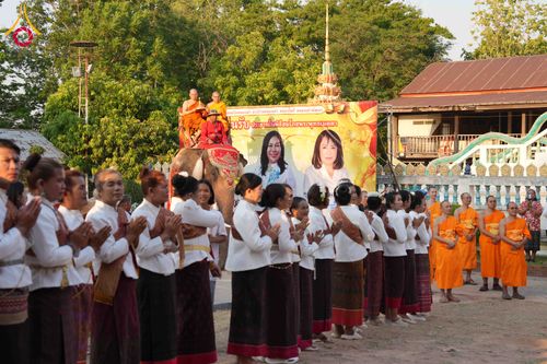 ภาพ No.323284:วันอาทิตย์ที่ 19 เมษายน พ.ศ. 2569 พิธีเจริญพระพุทธมนต์สมโภช “พระพุทธเมตตา” อัญเชิญพระบรมสารีริกธาตุ เพื่อบรรจุและประดิษฐาน ณ เกศมาลา “พระพุทธเมตตา” พระประธานในศาลาการเปรียญวัดหนองเต่า ณ วัดหนองเต่า ต.บึงพะไล อ.แก้งสนามนาง จ.นครราชสีมา