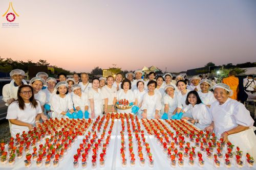 ภาพ No.294769:วันที่ 15 มกราคม พ.ศ. 2569 พิธีถวายภัตตาหารเป็นสังฆทาน แด่พระธรรมยาตรา ณ วัดโบสถ์บน ต.บางคูเวียง จ.นนทบุรี อนุสรณ์สถานลำดับที่ 4 สถานที่เกิดด้วยกายธรรม ในโครงการธรรมยาตรา กตัญญูบูชา มหาปูชนียาจารย์ พระมงคลเทพมุนี(สด จนฺทสโร) พระผู้ปราบมาร อนุสรณ์สถาน 7 แ