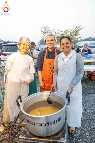 ภาพ No.295498:วันที่ 16 มกราคม พ.ศ. 2569 พิธีถวายภัตตาหารเป็นสังฆทาน แด่พระธรรมยาตรา ณ วัดโบสถ์บน ต.บางคูเวียง จ.นนทบุรี อนุสรณ์สถานลำดับที่ 4 สถานที่เกิดด้วยกายธรรม ในโครงการธรรมยาตรา กตัญญูบูชา มหาปูชนียาจารย์ พระมงคลเทพมุนี(สด จนฺทสโร) พระผู้ปราบมาร อนุสรณ์สถาน 7 แ