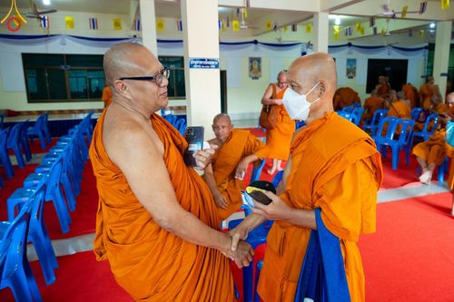 ภาพ No.137666:พิธีตักบาตร พิธีถวายสังฆทานแด่คณะสงฆ์ 323 วัด พิธีทำบุญอุทิศส่วนกุศลแด่ผู้วายชนม์ ในเหตุการณ์ความไม่สงบ 4 จังหวัดชายแดนภาคใต้ ปีที่ 20 ครั้งที่ 169 และพิธีมอบกองทุนหนุนแรงใจช่วยครูใต้ ปีที่ 17 ครั้งที่ 134 วันที่ 25 พฤษภาคม พ.ศ.2567 อ.ตากใบ จ.นราธิวาส