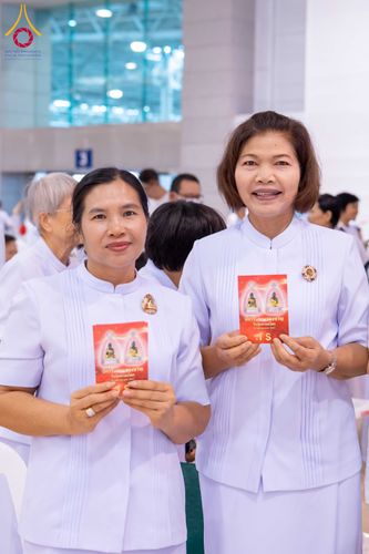 ภาพ No.338005:วันอาทิตย์ต้นเดือน 5 กรกฎาคม พ.ศ.2569 สัมมนาพิเศษ พิธีมอบพระของขวัญ ณ ห้องแก้วสารพัด1 วัดพระธรรมกาย