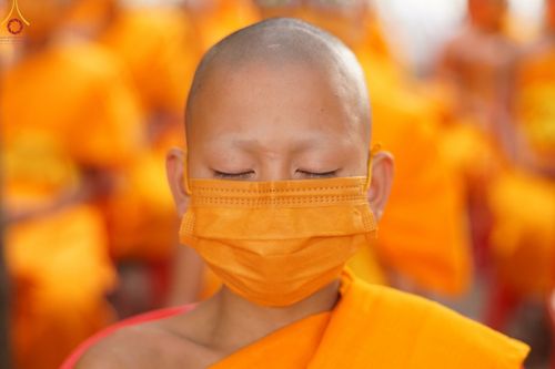 ภาพ No.69469:พิธีจุดประทีปถวายเป็นพุทธบูชา และบูชาธรรมมหาปูชนียาจารย์ ในโครงการธรรมยาตรากตัญญูบูชา มหาปูชนียาจารย์ พระมงคลเทพมุนี(สด จนฺทสโร) พระผู้ปราบมาร ปีที่ 11 ณ อนุสรณ์สถานมหาวิหารพระมงคลเทพมุนี อ.สองพี่น้อง จ.สุพรรณบุรี