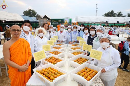 พิธีถวายภัตตาหารเป็นสังฆทาน แด่คณะพระธรรมยาตราฯ ในโครงการธรรมยาตราฯ ปีที่ 11 ณ อนุสรณ์สถานมหาวิหารพระมงคลเทพมุนี อ.สองพี่น้อง จ.สุพรรณบุรี วันที่ 9 มกราคม พ.ศ. 2566