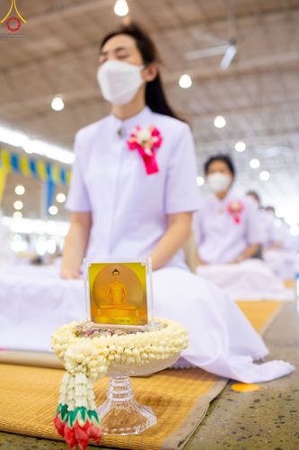 ภาพ No.83656:พิธีวางแผ่นจารึกชื่อและพิธีวางพวงมาลัยสักการะพระประธาน วันอาทิตย์ที่ 16 กรกฎาคม พ.ศ. 2566 ณ รัตนบัลลังก์ สภาธรรมกายสากล วัดพระธรรมกาย